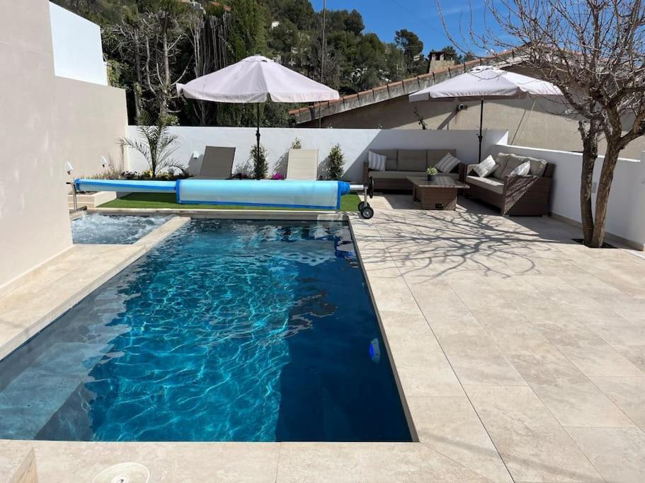 Lux Spa 2 Barcelona Vallirana Bagian luar foto