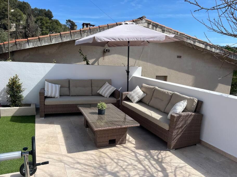 Lux Spa 2 Barcelona Vallirana Bagian luar foto