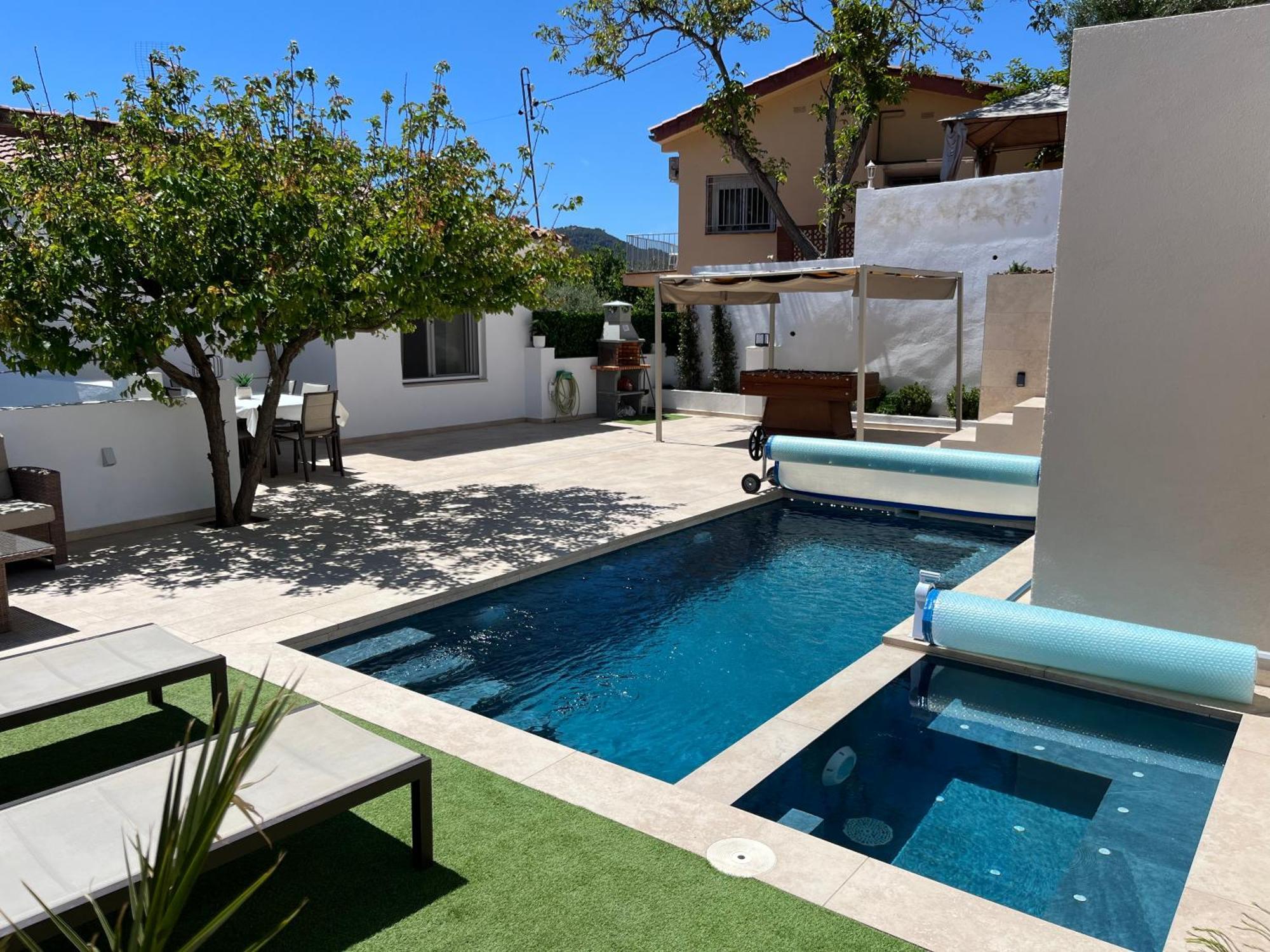 Lux Spa 2 Barcelona Vallirana Bagian luar foto